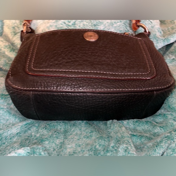 Coach Black and Brown Leather Shoulder Bag with Textured Finish - Picture 7 of 13